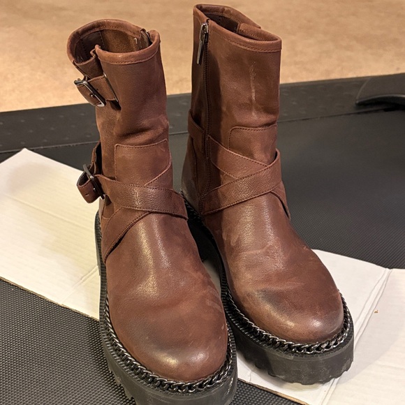Vince Camuto Shoes - Vince Camuto Dark Brown Combat style Boots. 8M/ 38.5. Side zip.